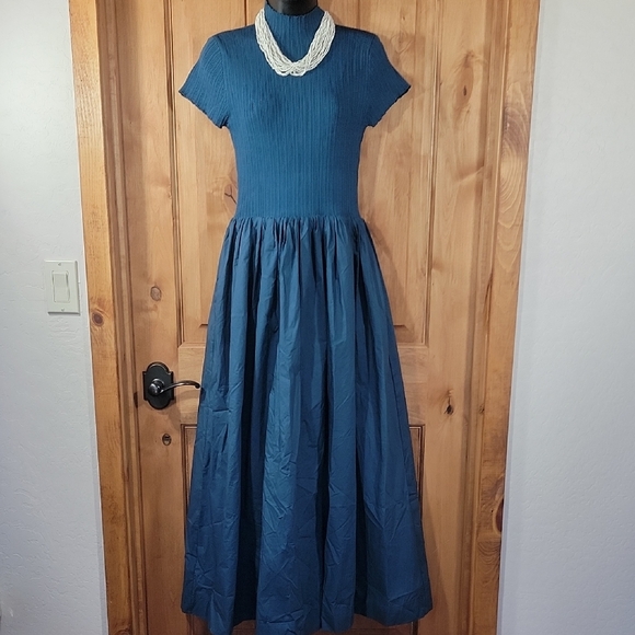 En Saison Elegant Maxi Dress - Picture 2 of 14